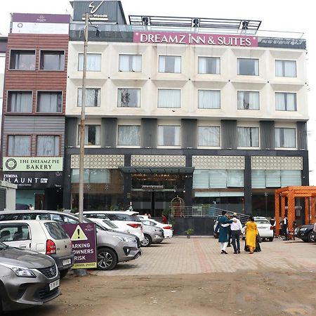 Dreamz Inn & Suites Zirakpur Eksteriør bilde