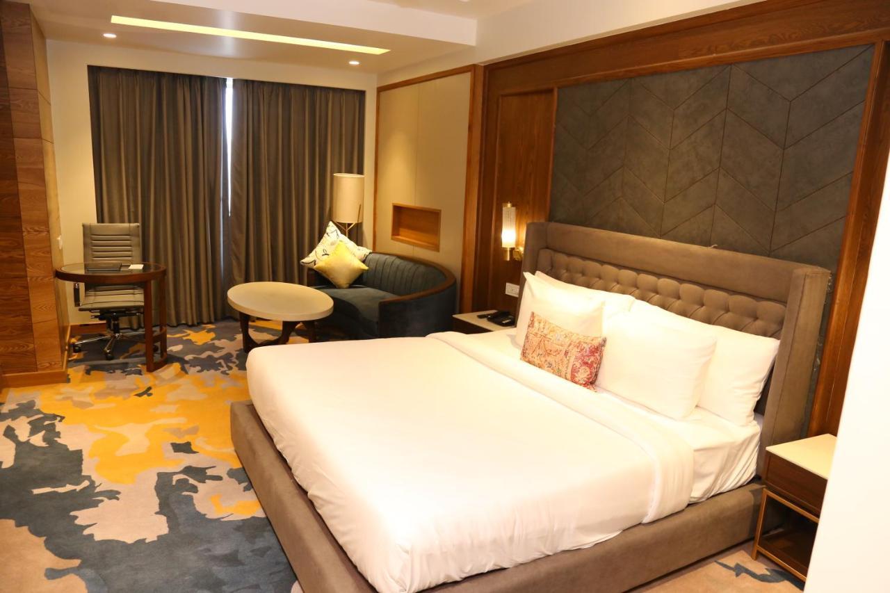 Dreamz Inn & Suites Zirakpur Eksteriør bilde