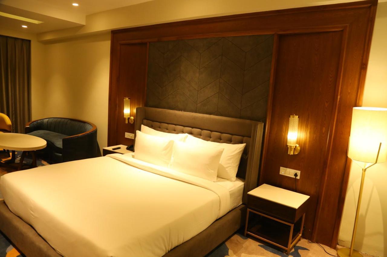 Dreamz Inn & Suites Zirakpur Eksteriør bilde