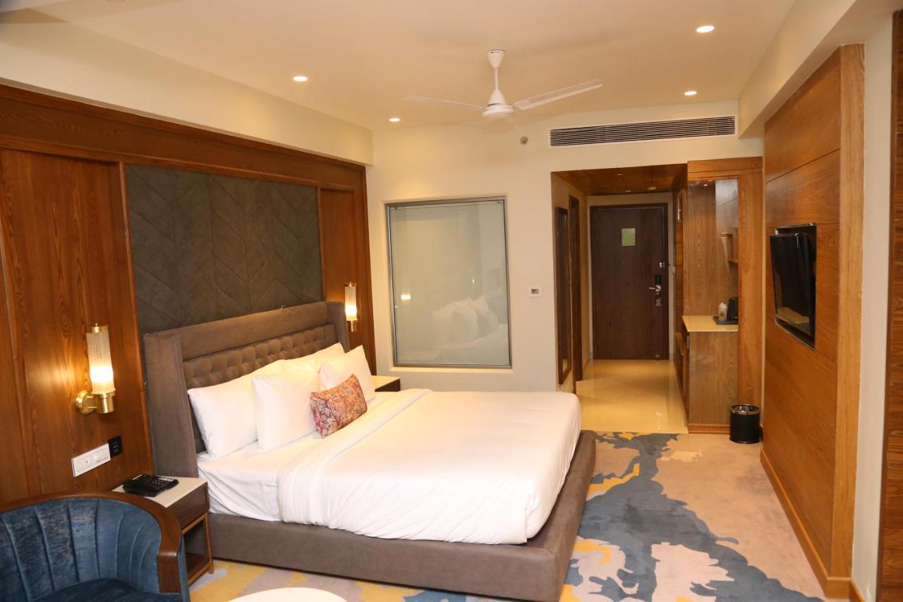 Dreamz Inn & Suites Zirakpur Eksteriør bilde